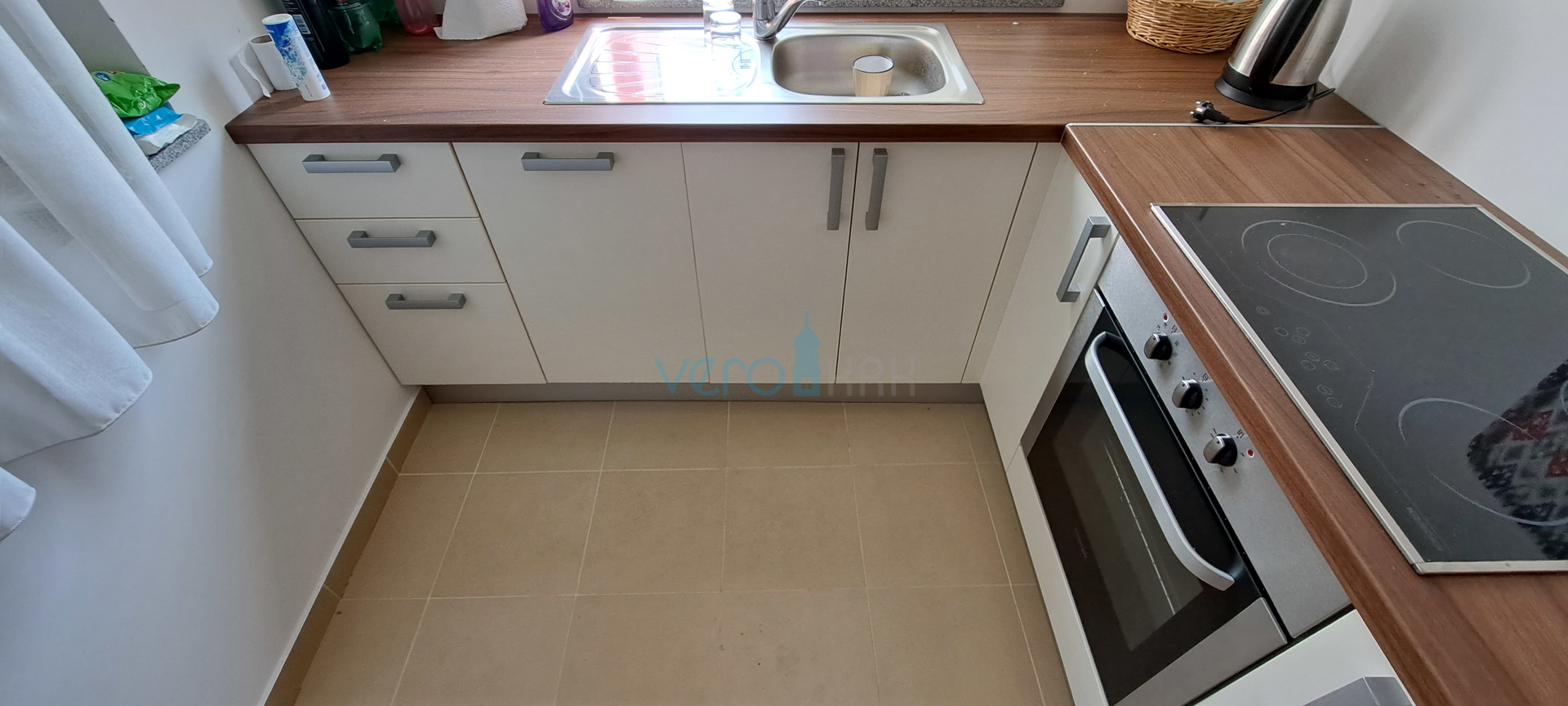 Uvala Soline, otok Krk, dvosoban apartman 65 m2 na katu sa dvije terase i pogledom na more