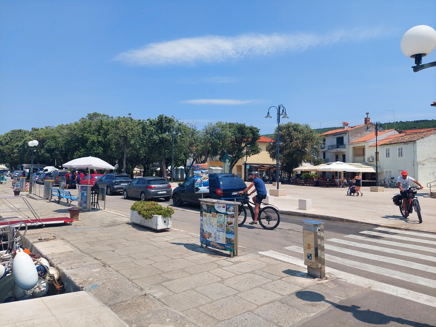 Punat - fantastična novogradnja s vrtom i parkingom,100 m od mora