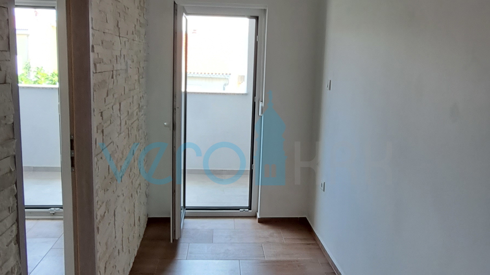 Grad Krk, okolica, novi duplex stan 84 m2 sa terasom i panoramskim pogledom na more. prodaja