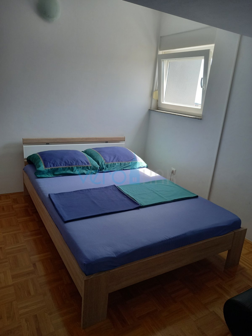 Krk, Stadt, Wohnung 84m2 mit Garten, Meerblick, zu verkaufen