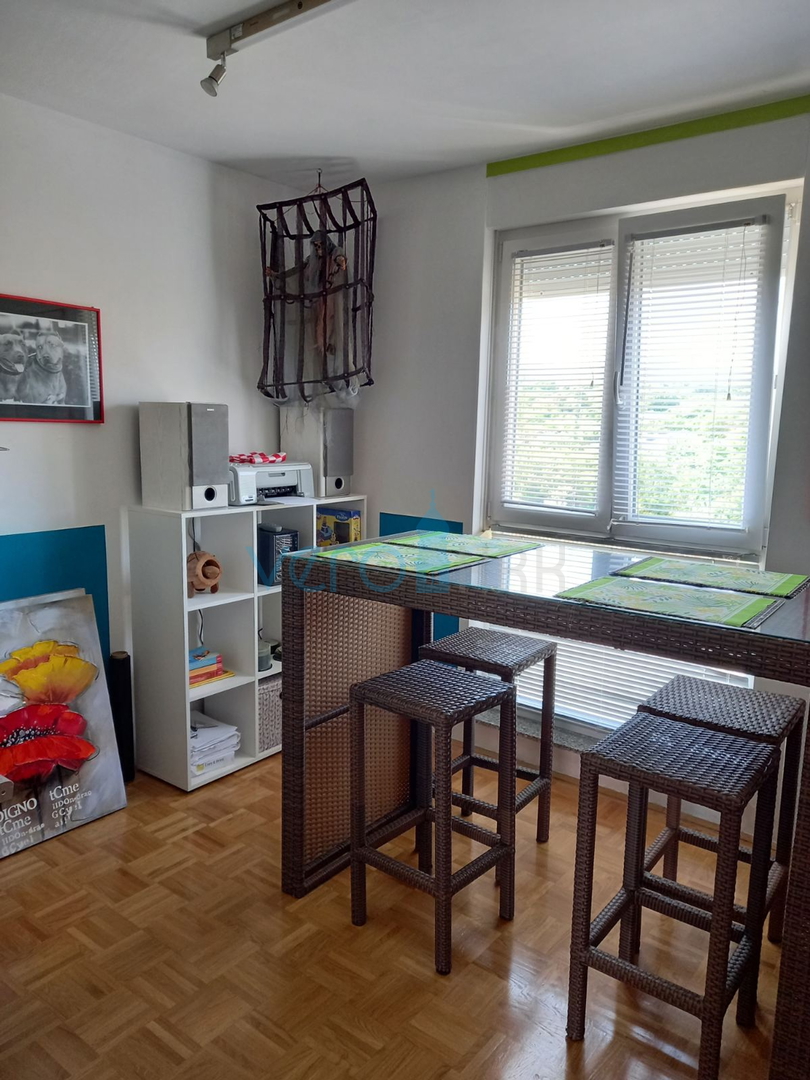 Krk, Stadt, Wohnung 84m2 mit Garten, Meerblick, zu verkaufen