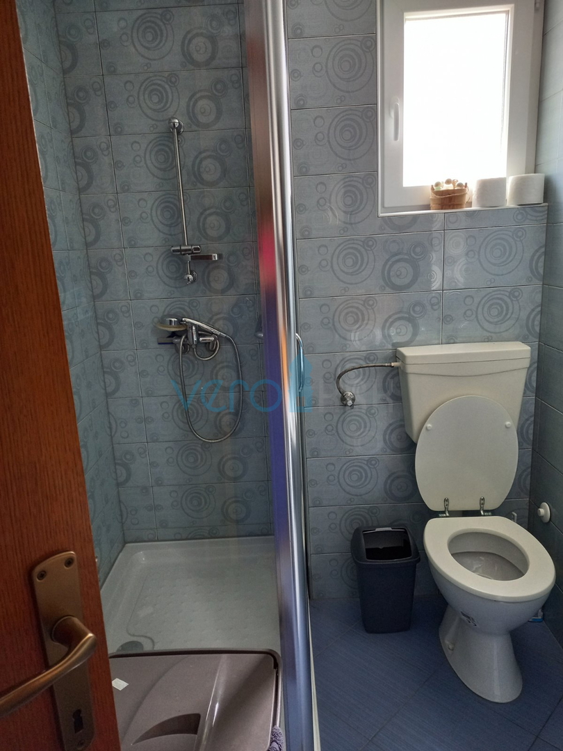 Krk, Stadt, Wohnung 84m2 mit Garten, Meerblick, zu verkaufen