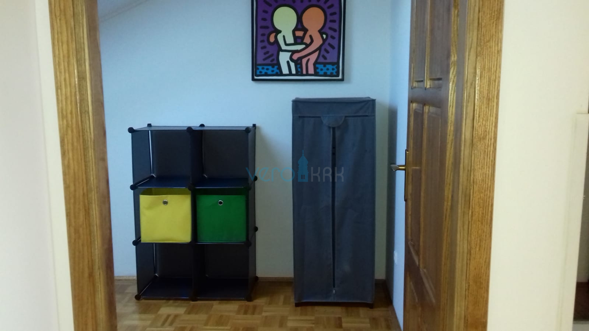 Krk grad, trosobni stan 75m2 sa dvorištem, prodaja