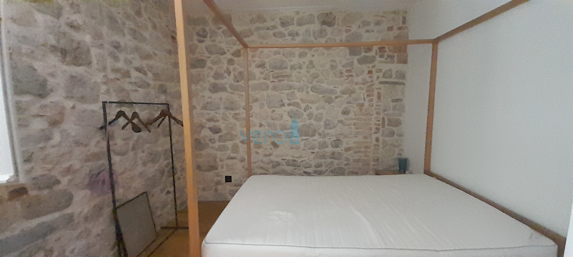 Krk, centar, Kamena kuća u nizu sa otvorenim pogledom na more i grad, prodaja
