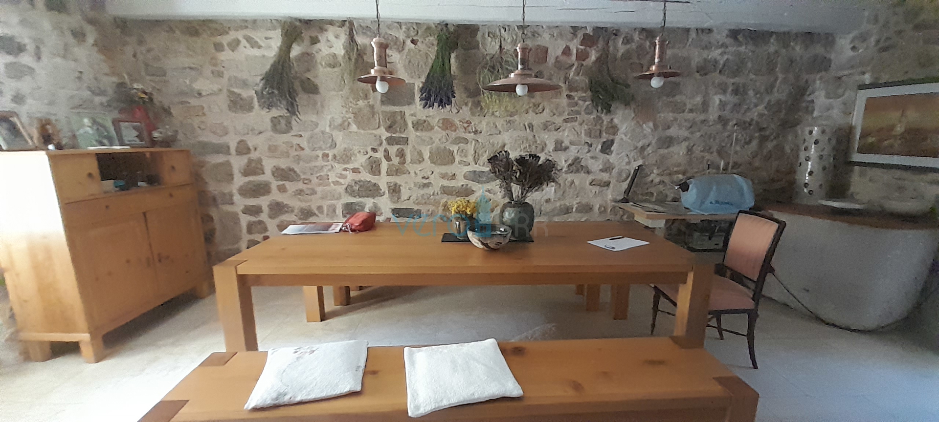 Krk, centar, Kamena kuća u nizu sa otvorenim pogledom na more i grad, prodaja