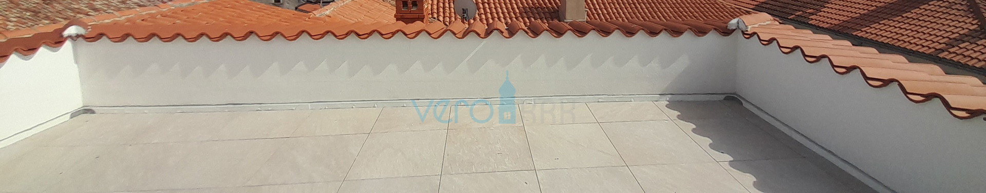Krk, centar, Kamena kuća u nizu sa otvorenim pogledom na more i grad, prodaja