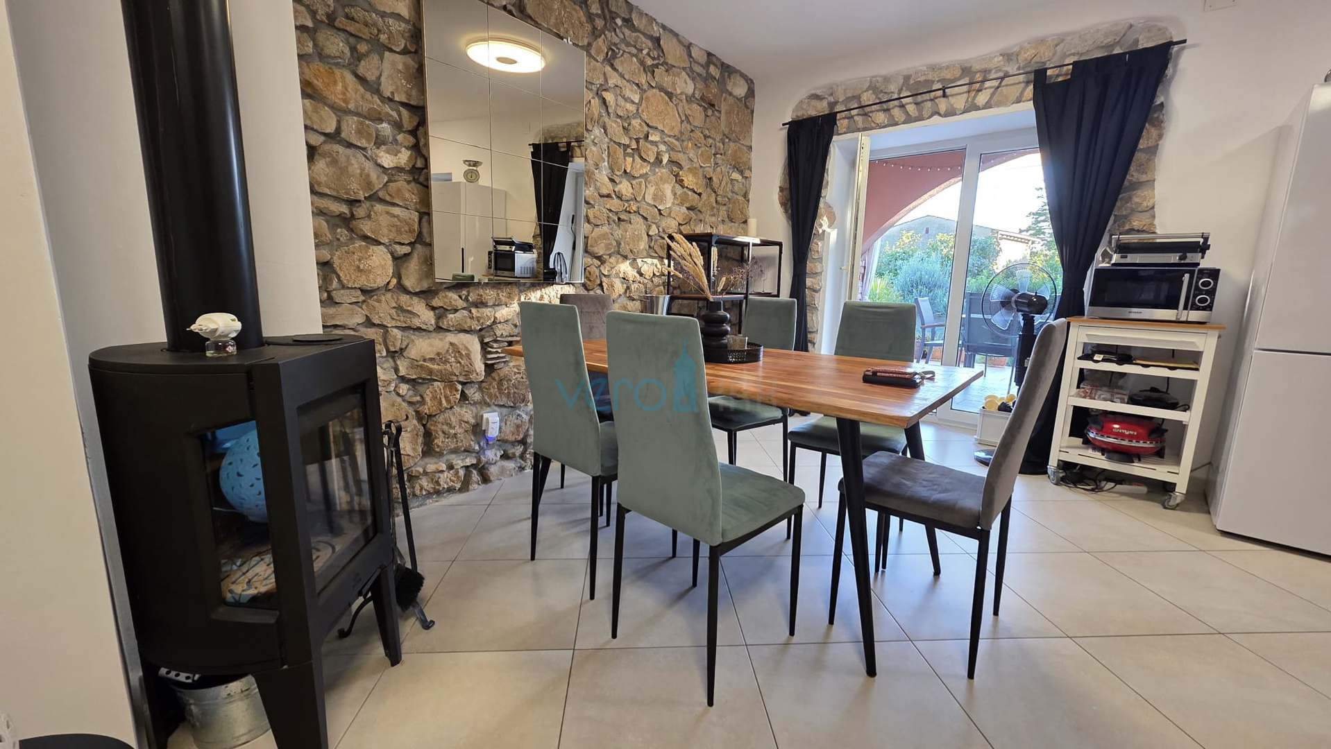 Otok Krk, Dobrinj, okolica, Renovirana kamena kuća sa bazenom, prodaja