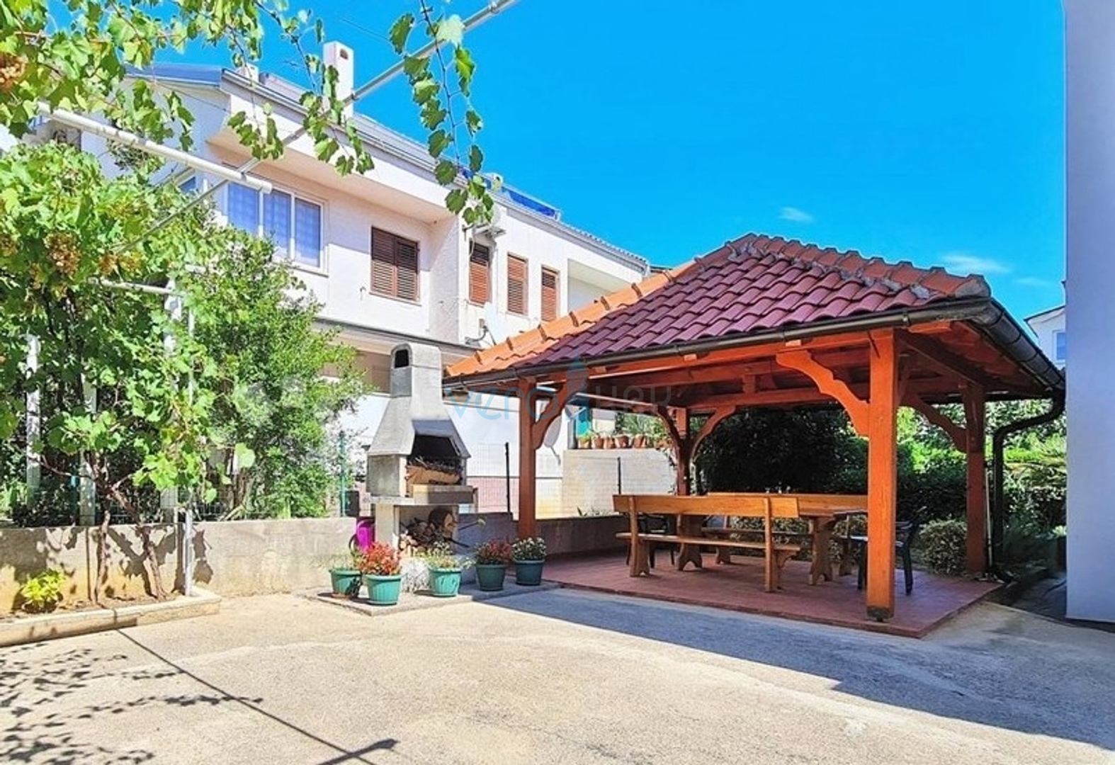 Otok Krk, Baška, Stan u prizemlju s okućnicom, prodaja