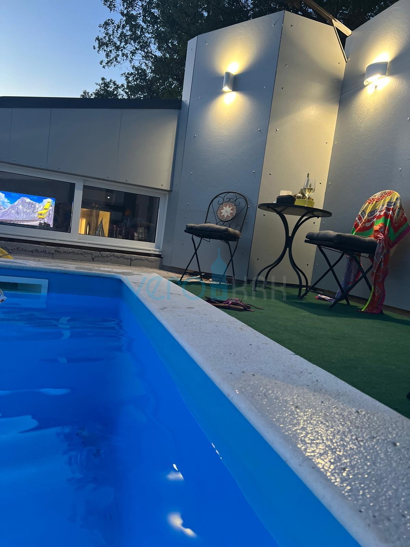 Kvarner, Novi Vinodolski, Klenovica - parcela 566m2, kuća s bazenom, pogled na more, prodaja