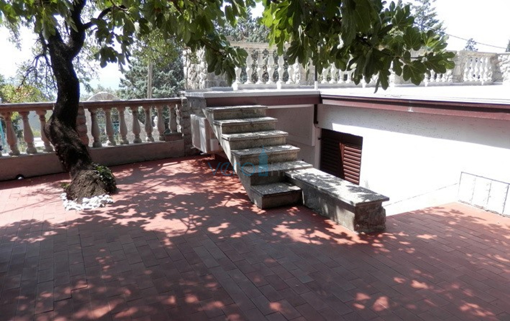 Novi Vinodolski, Smokvica - prizemlje, kuća udaljena 35 m od plaže, za prodaju