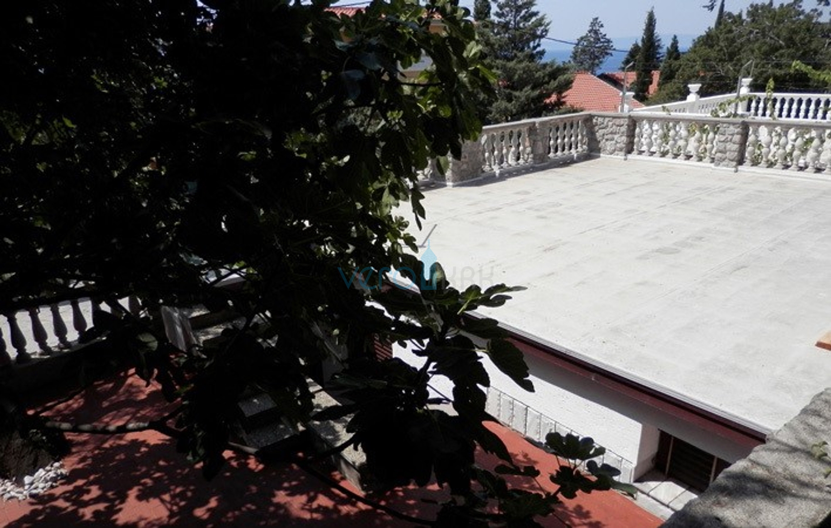 Novi Vinodolski, Smokvica - prizemlje, kuća udaljena 35 m od plaže, za prodaju