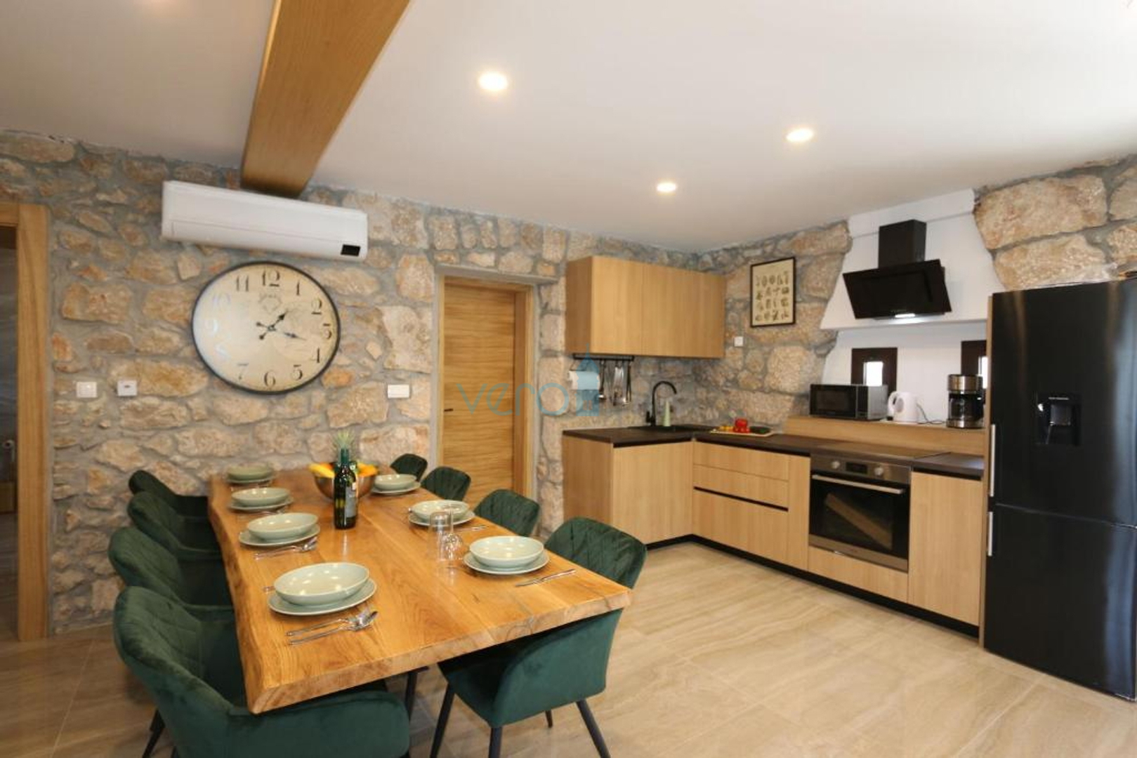 Malinska, wider area, renovated old house with swimming pool and yard