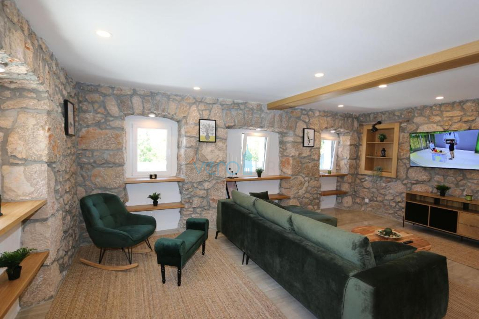 Malinska, wider area, renovated old house with swimming pool and yard