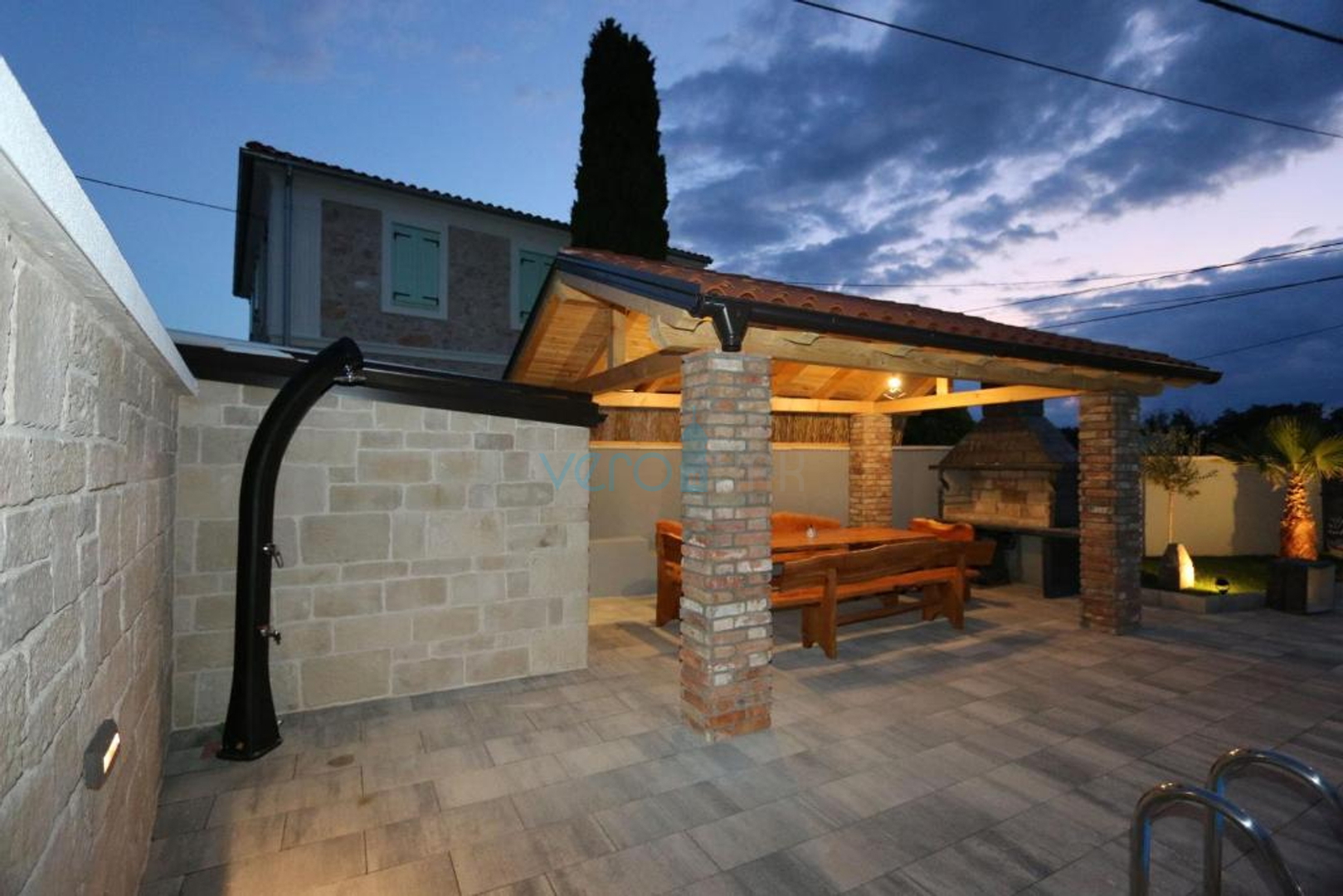 Malinska, wider area, renovated old house with swimming pool and yard