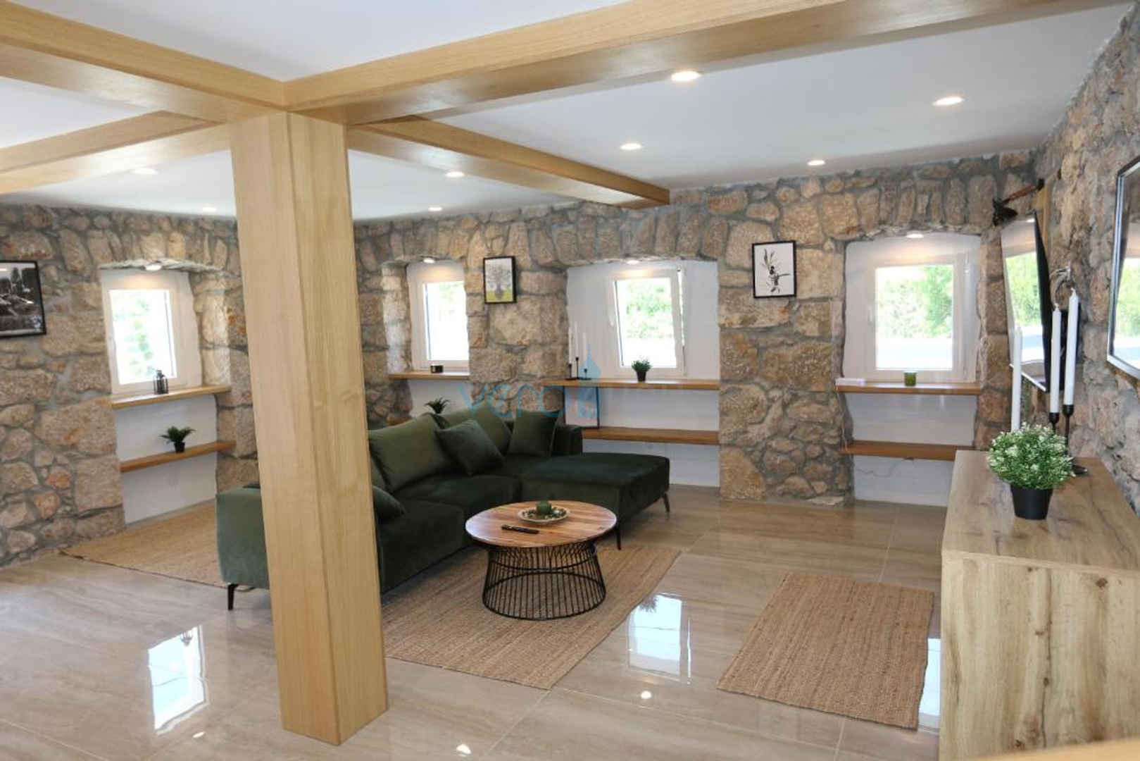 Malinska, wider area, renovated old house with swimming pool and yard
