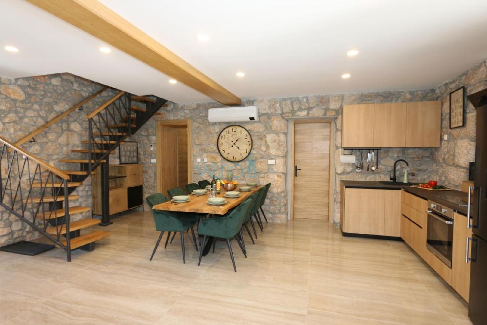 Malinska, wider area, renovated old house with swimming pool and yard