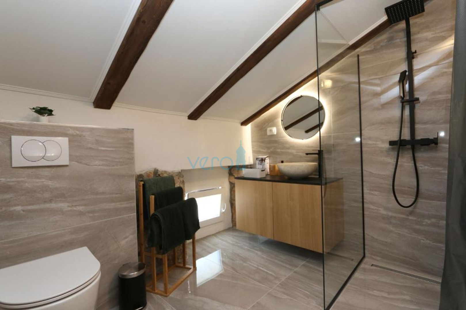 Malinska, wider area, renovated old house with swimming pool and yard