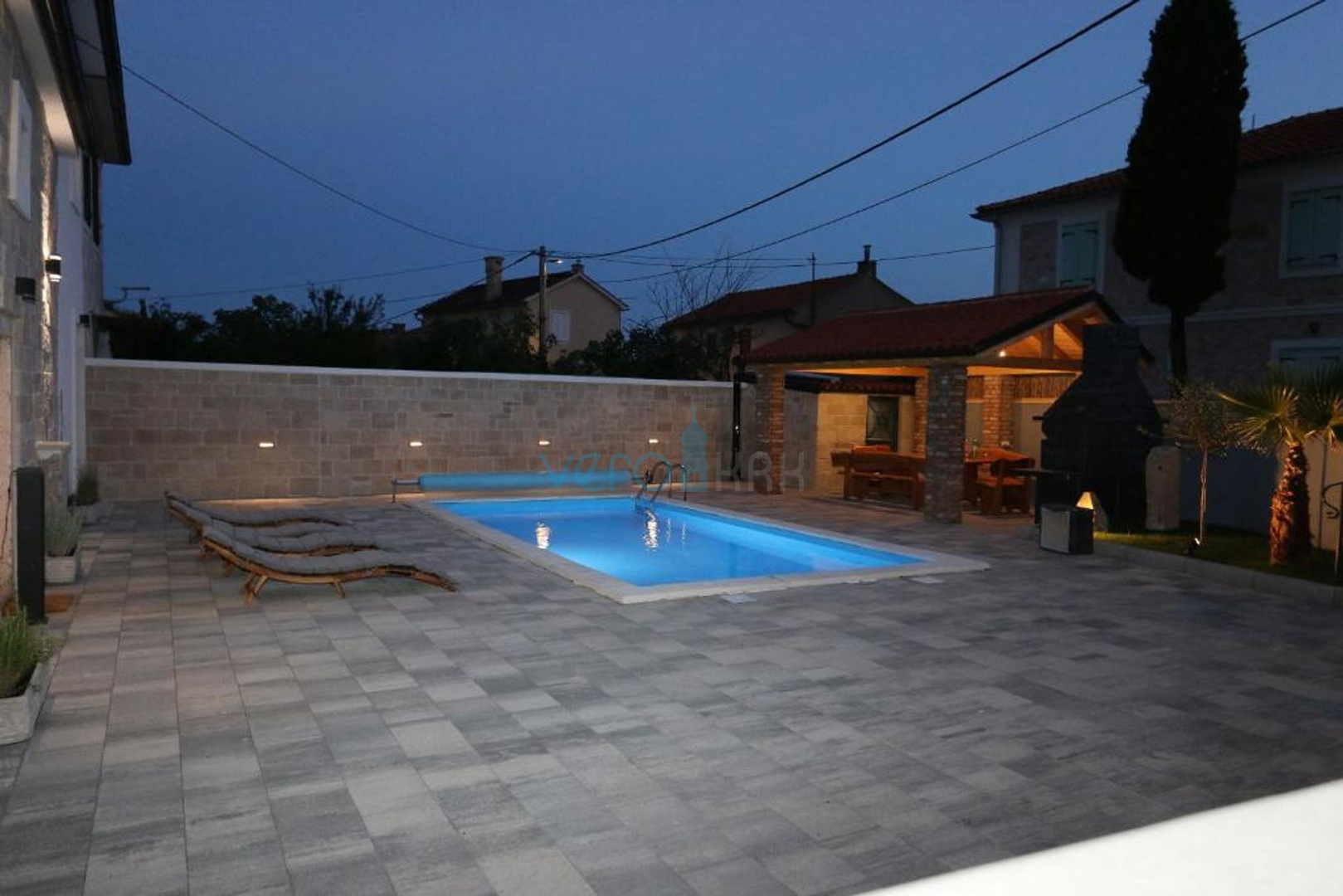 Malinska, wider area, renovated old house with swimming pool and yard