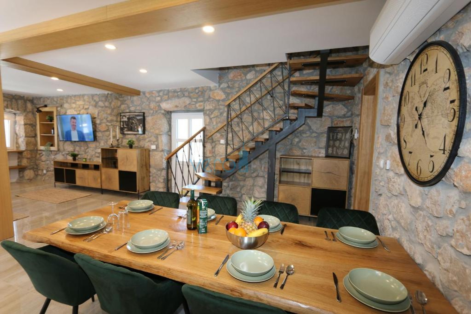 Malinska, wider area, renovated old house with swimming pool and yard