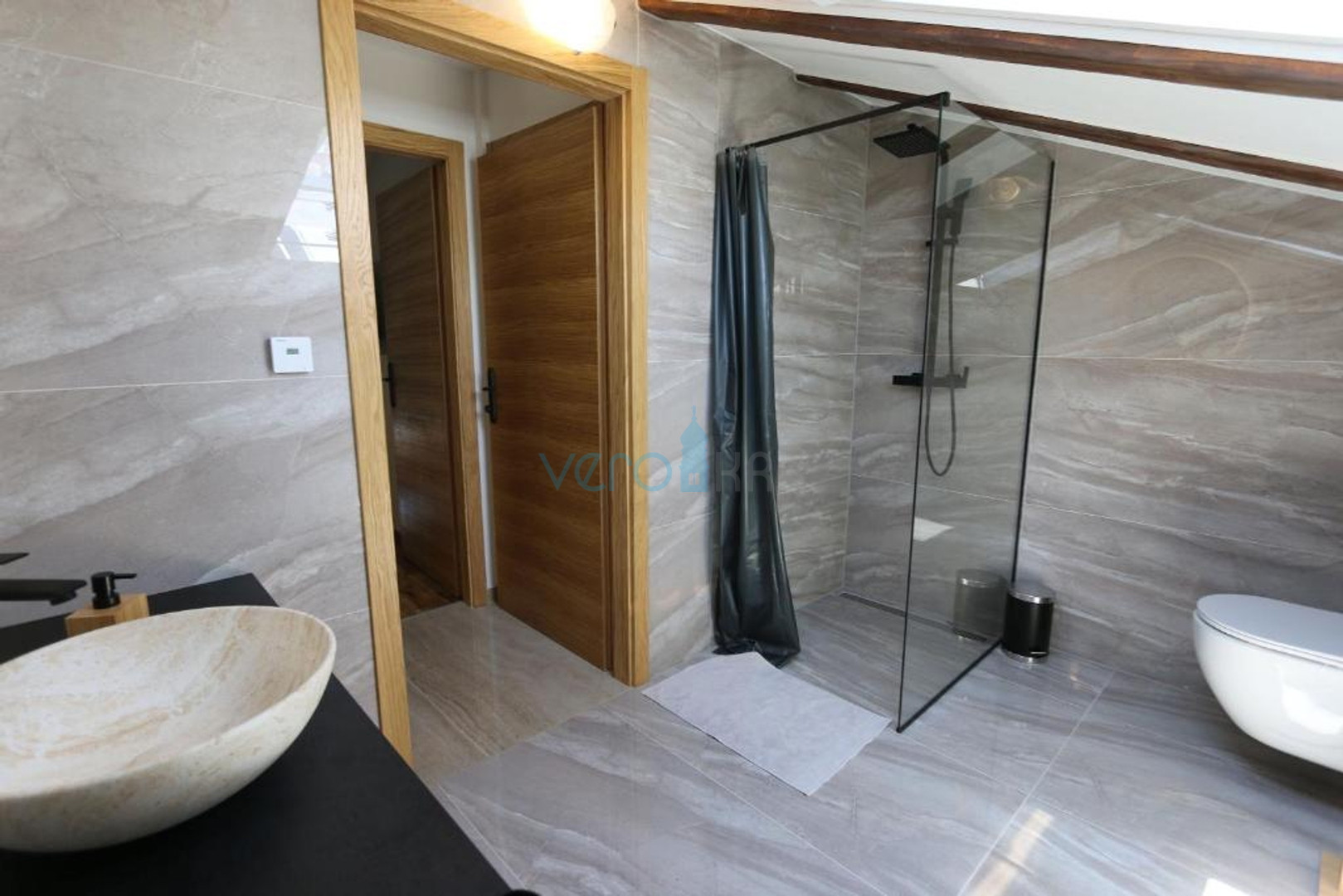 Malinska, wider area, renovated old house with swimming pool and yard