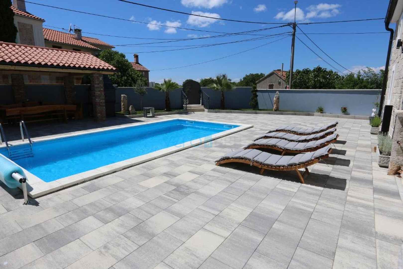 Malinska, wider area, renovated old house with swimming pool and yard