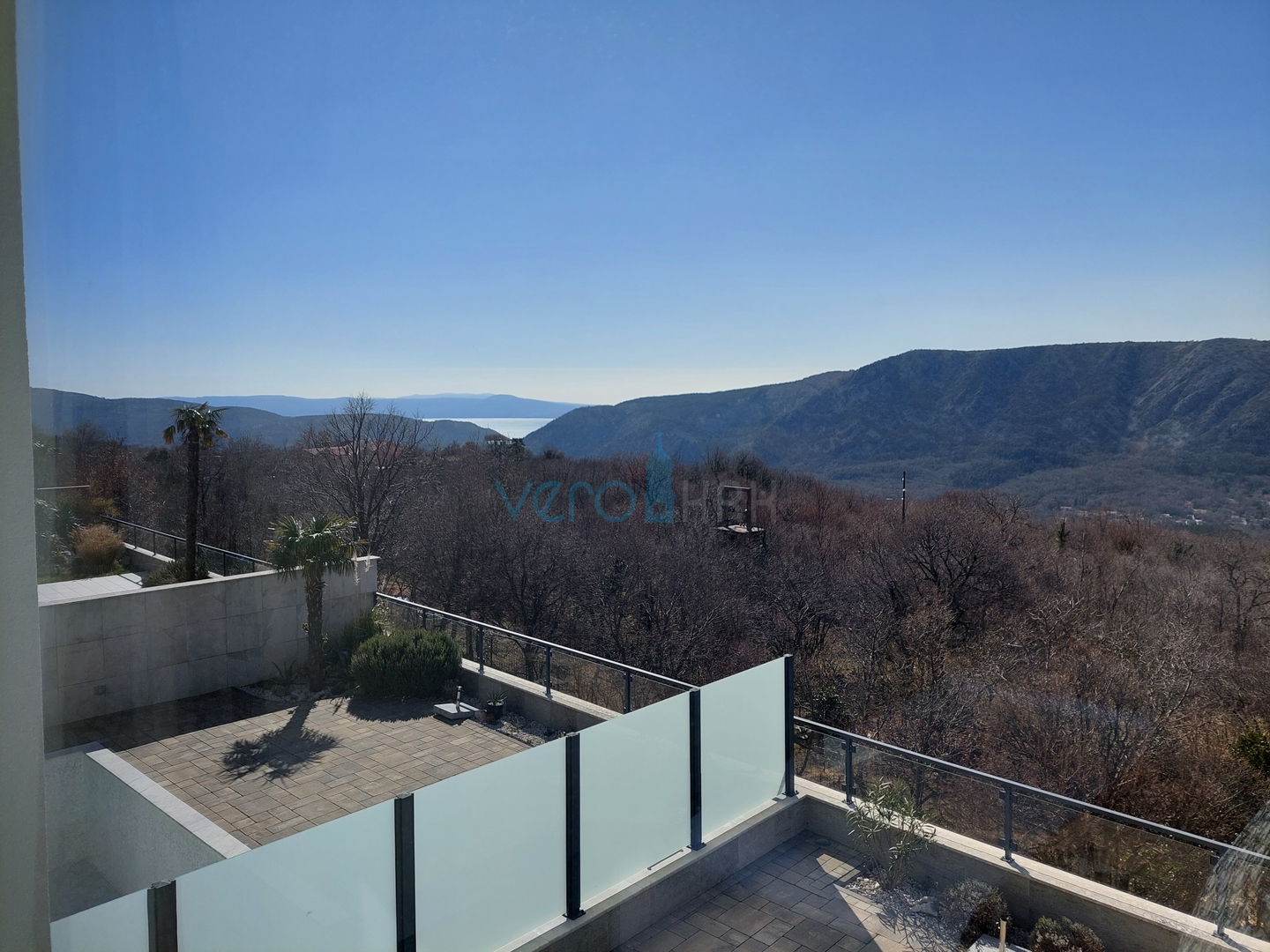 Crikvenica, zaleđe - urbana vila s bazenom, prodaja