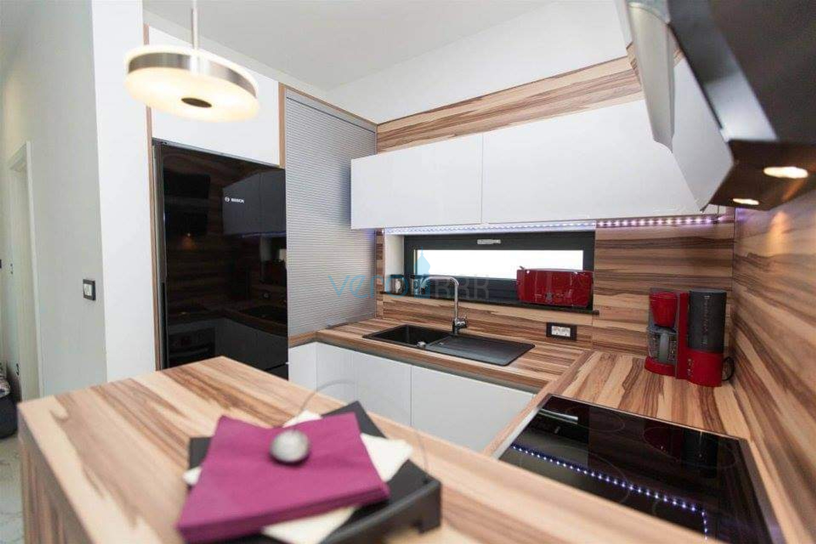 Crikvenica, zaleđe - urbana vila s bazenom, prodaja