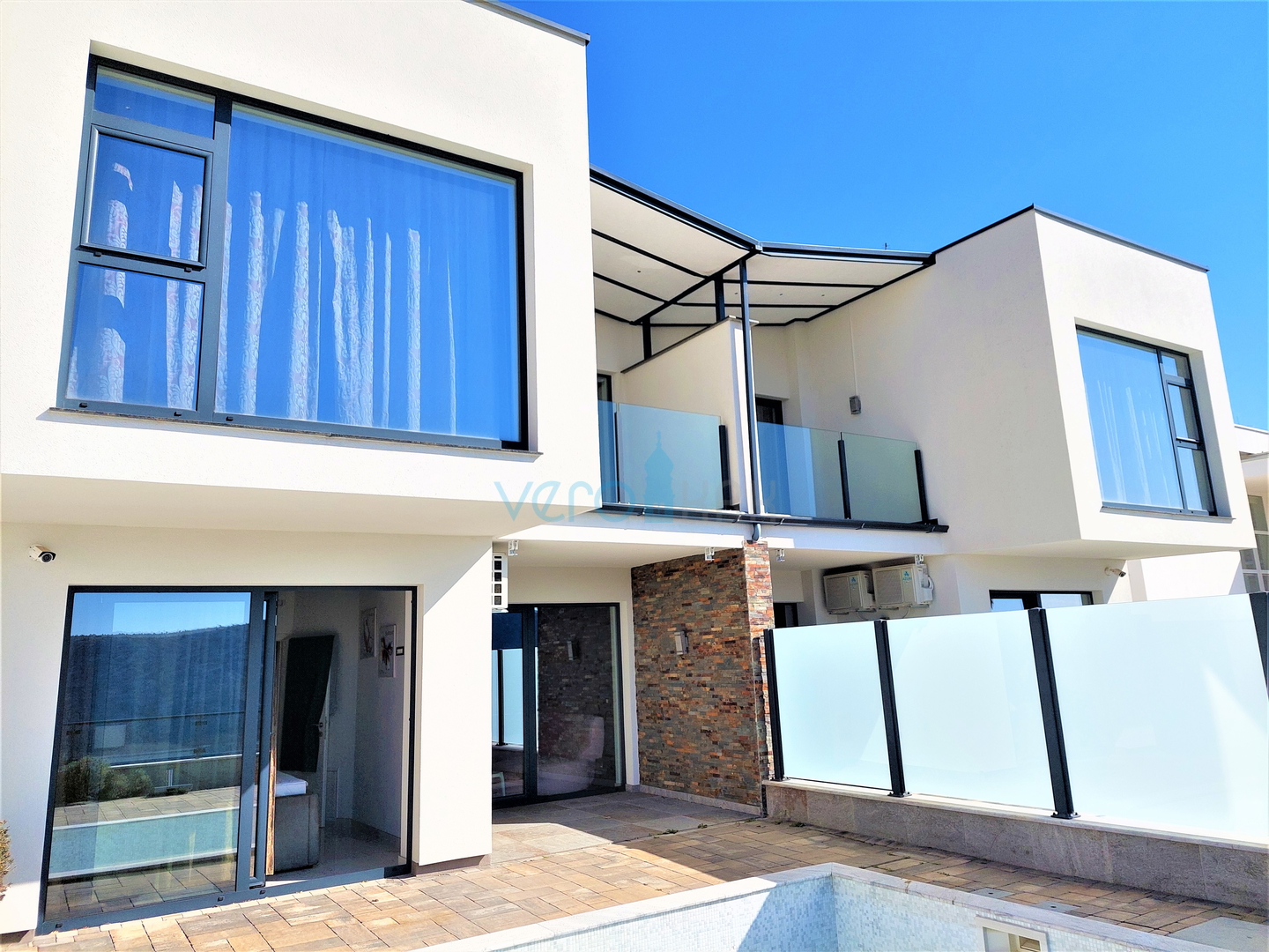 Crikvenica, zaleđe - urbana vila s bazenom, prodaja