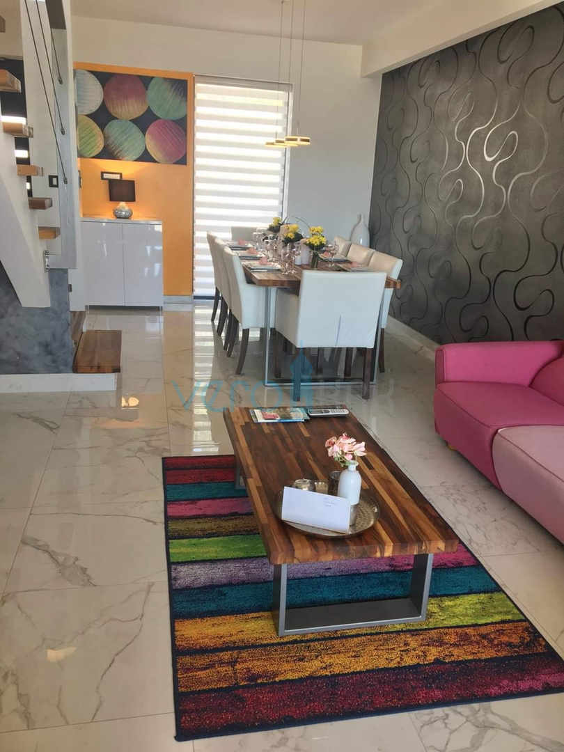 Crikvenica, zaleđe - urbana vila s bazenom, prodaja