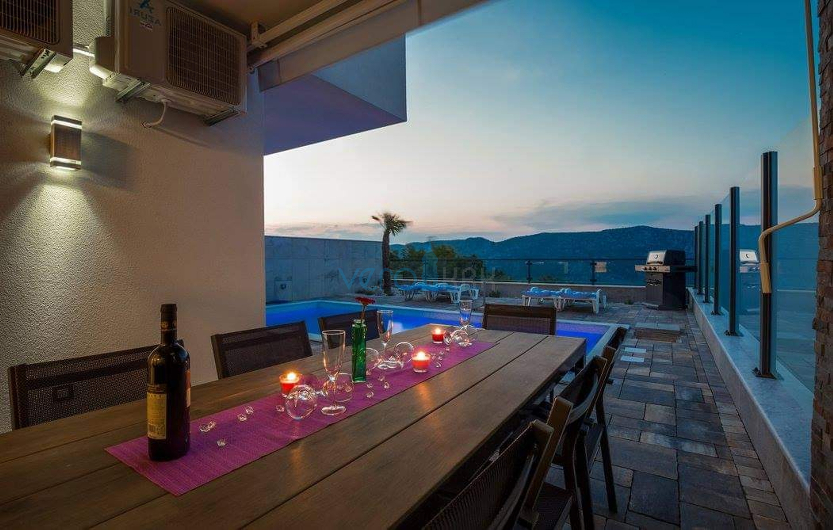 Crikvenica, zaleđe - urbana vila s bazenom, prodaja