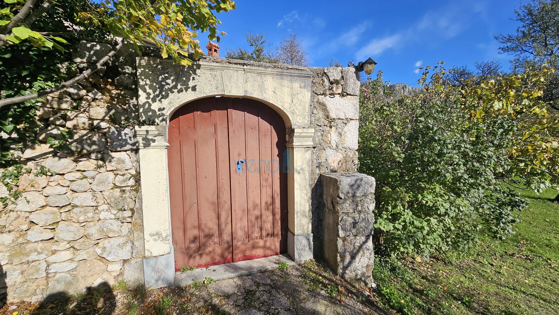 Crikvenica, Bribir - Anwesen mit 2 Häusern und einem Grundstück von 1778 m², Verkauf