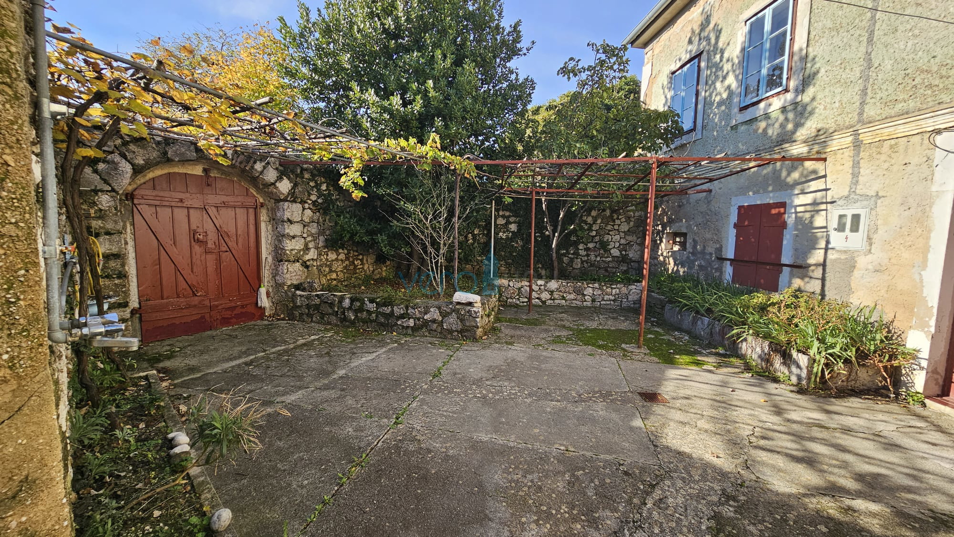 Crikvenica, Bribir - Anwesen mit 2 Häusern und einem Grundstück von 1778 m², Verkauf
