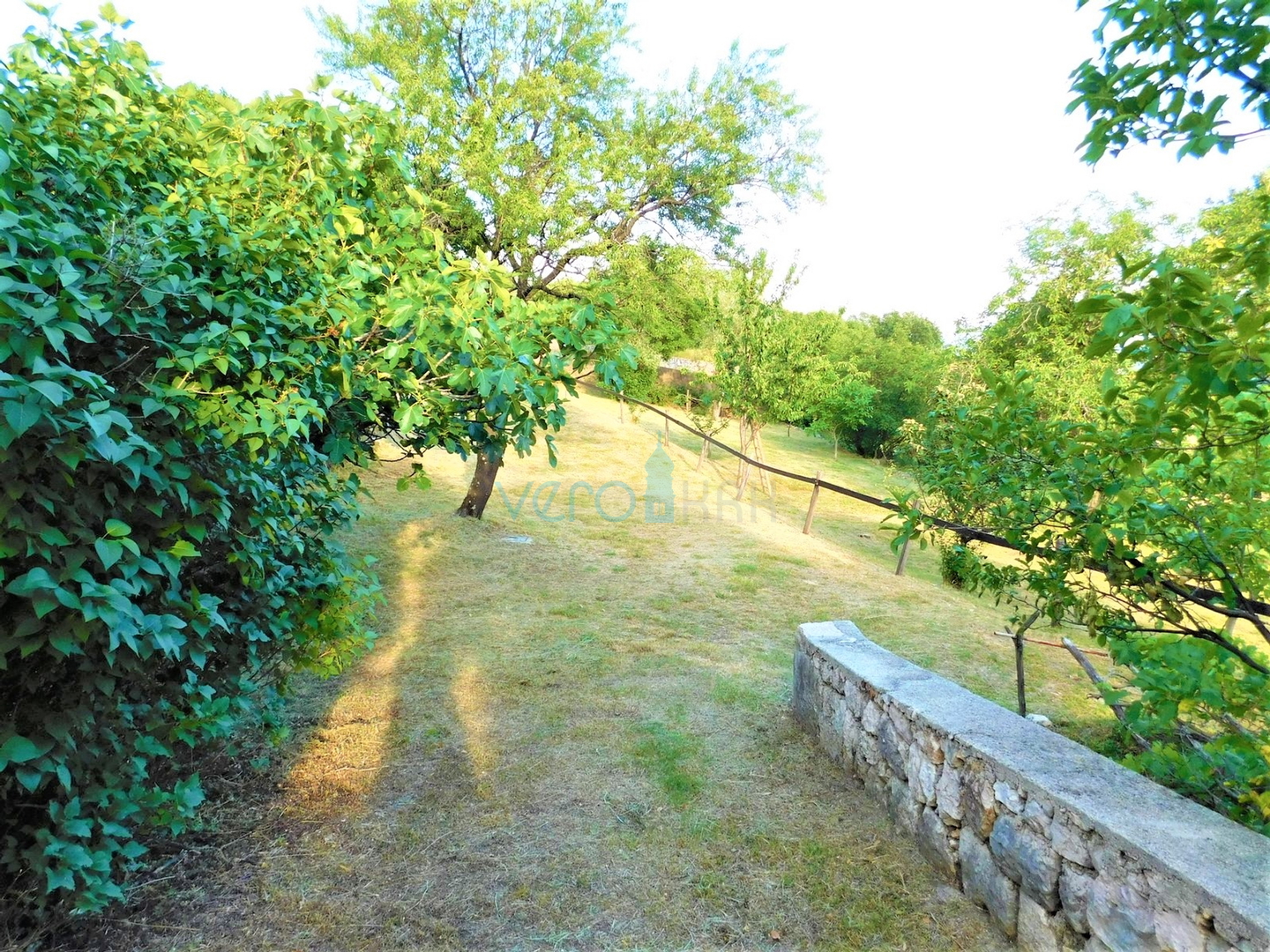 Crikvenica, Bribir - Anwesen mit 2 Häusern und einem Grundstück von 1778 m², Verkauf