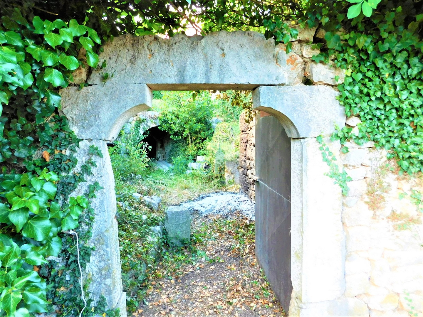 Crikvenica, Bribir - Anwesen mit 2 Häusern und einem Grundstück von 1778 m², Verkauf