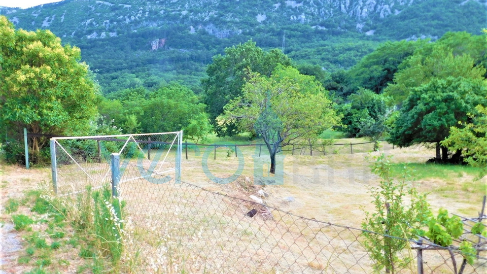 Crikvenica, Bribir- imanje sa 2 kuće i parcelom od 1778m2, prodaja