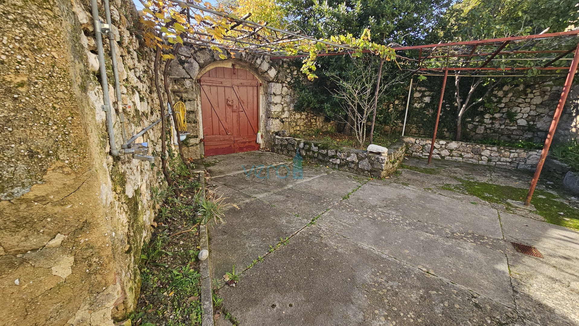 Crikvenica, Bribir - Anwesen mit 2 Häusern und einem Grundstück von 1778 m², Verkauf