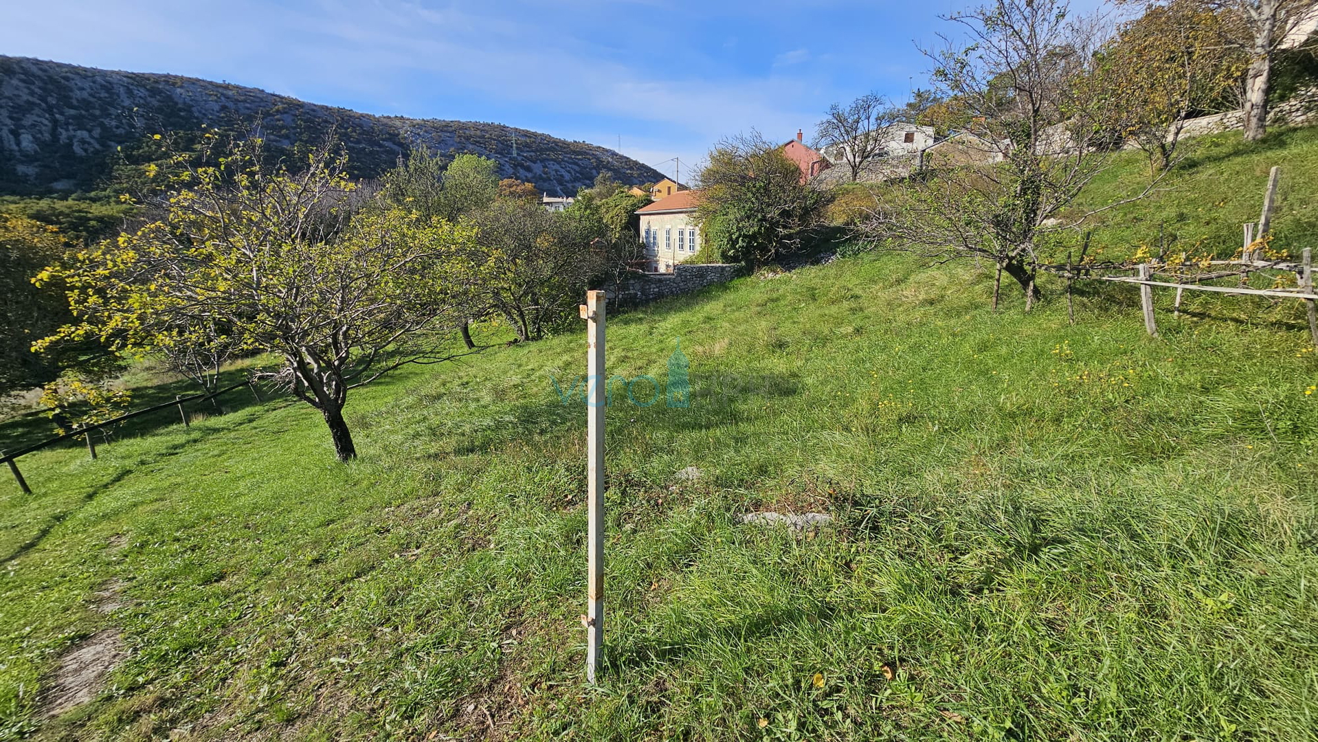 Crikvenica, Bribir - Anwesen mit 2 Häusern und einem Grundstück von 1778 m², Verkauf