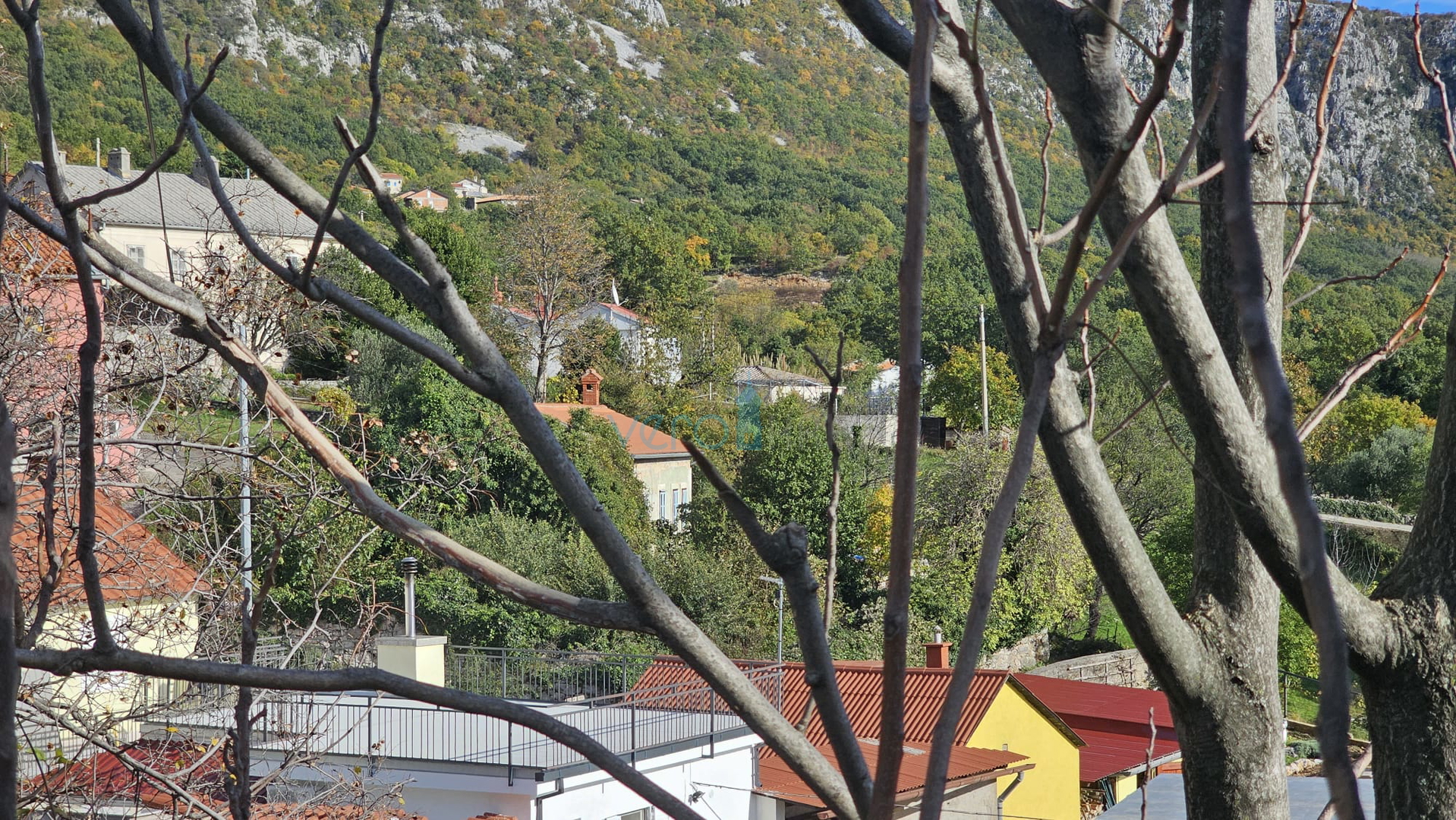 Crikvenica, Bribir - Anwesen mit 2 Häusern und einem Grundstück von 1778 m², Verkauf