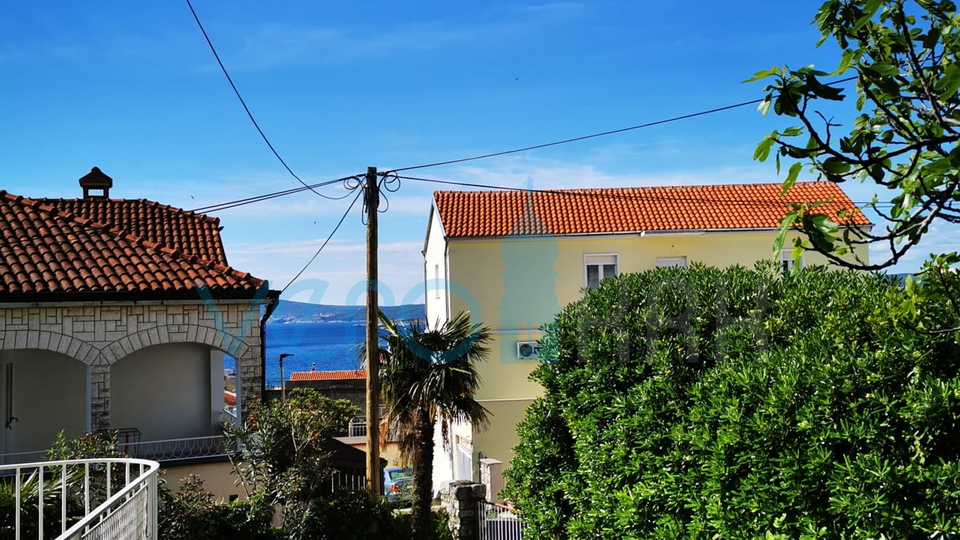 Crikvenica, centar, etaža kuće, prostrana terasa, pogled, okućnica, prodaja