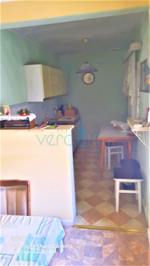 Brod Moravice - samostojeća kuća s dva stana i puno zemlje, prodaja