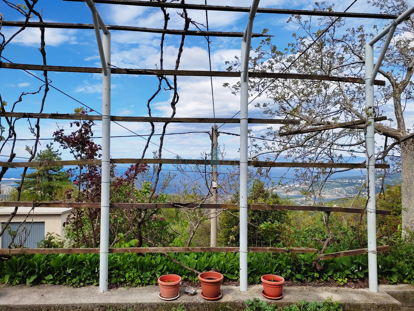 Hreljin - kuća sa prekrasnim pogledom + građevinski teren 876 m2, prodaja