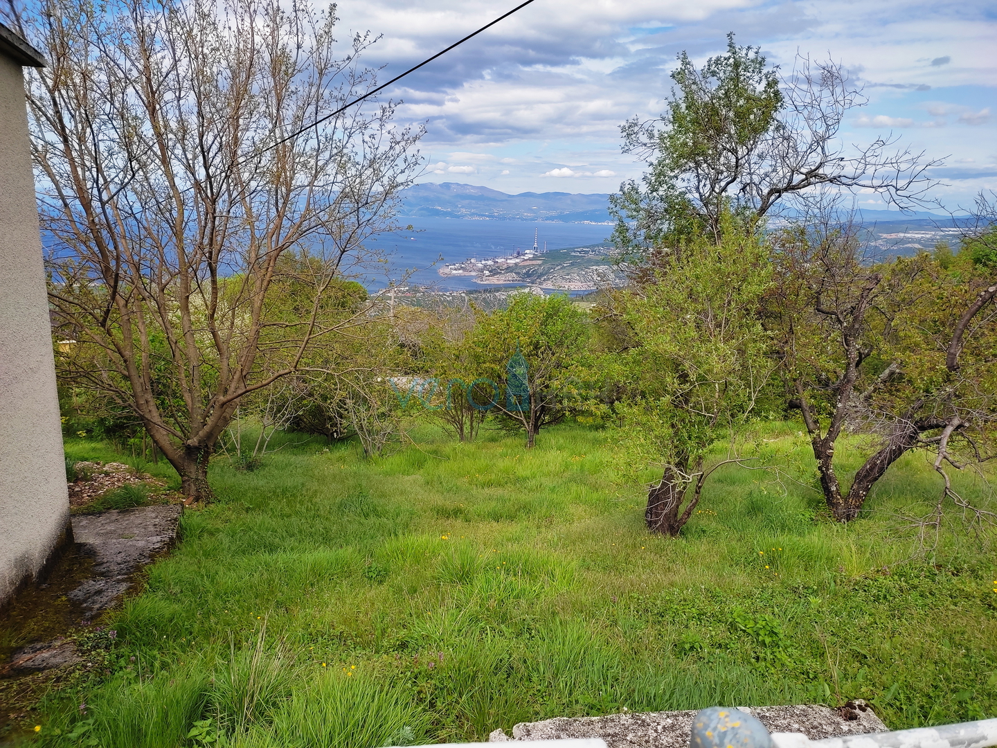 Hreljin - kuća sa prekrasnim pogledom + građevinski teren 876 m2, prodaja