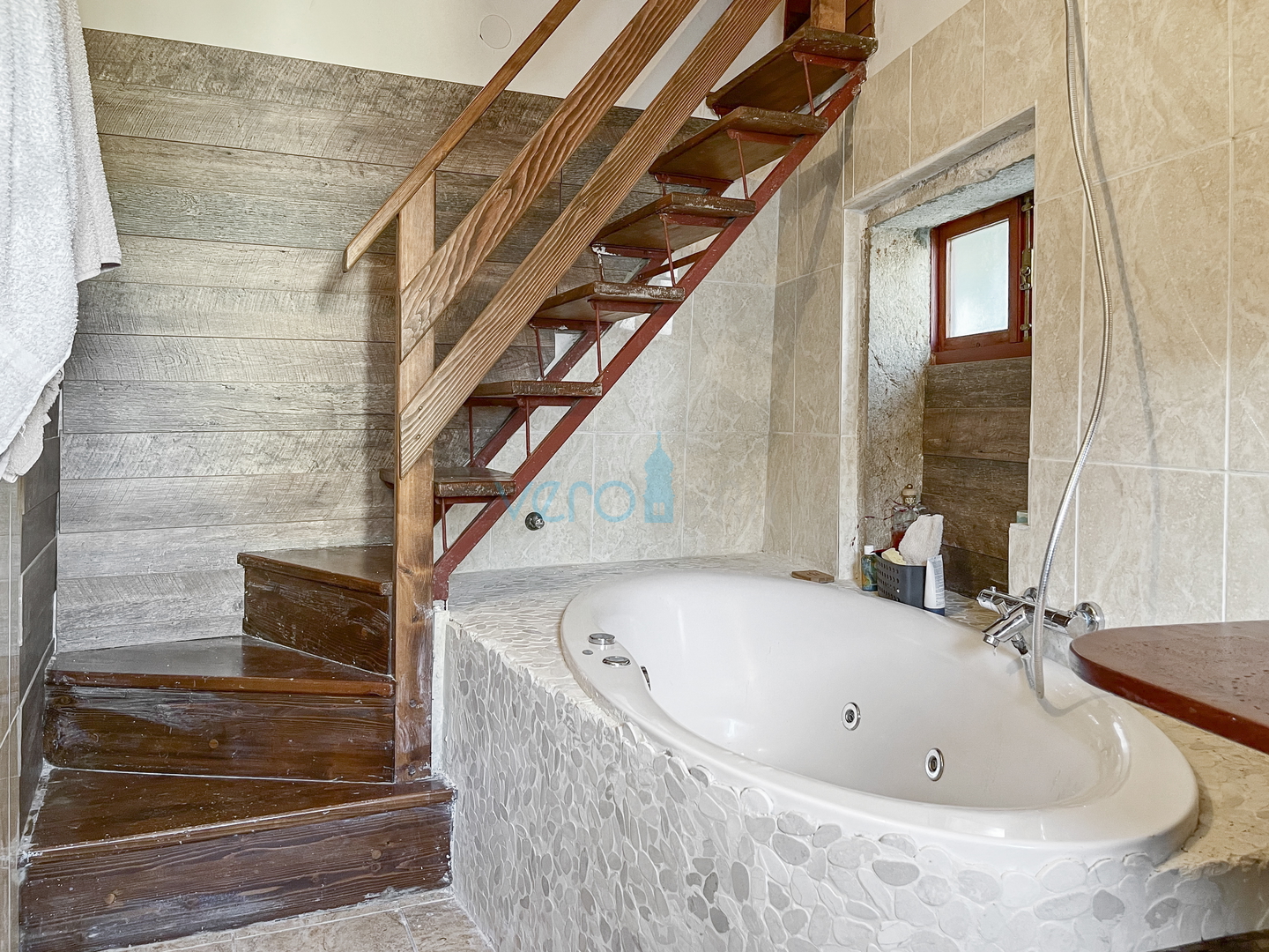 Dobrinj, otok Krk, obnovljena rustikalna kuća, 80m2, pogled, prodaja