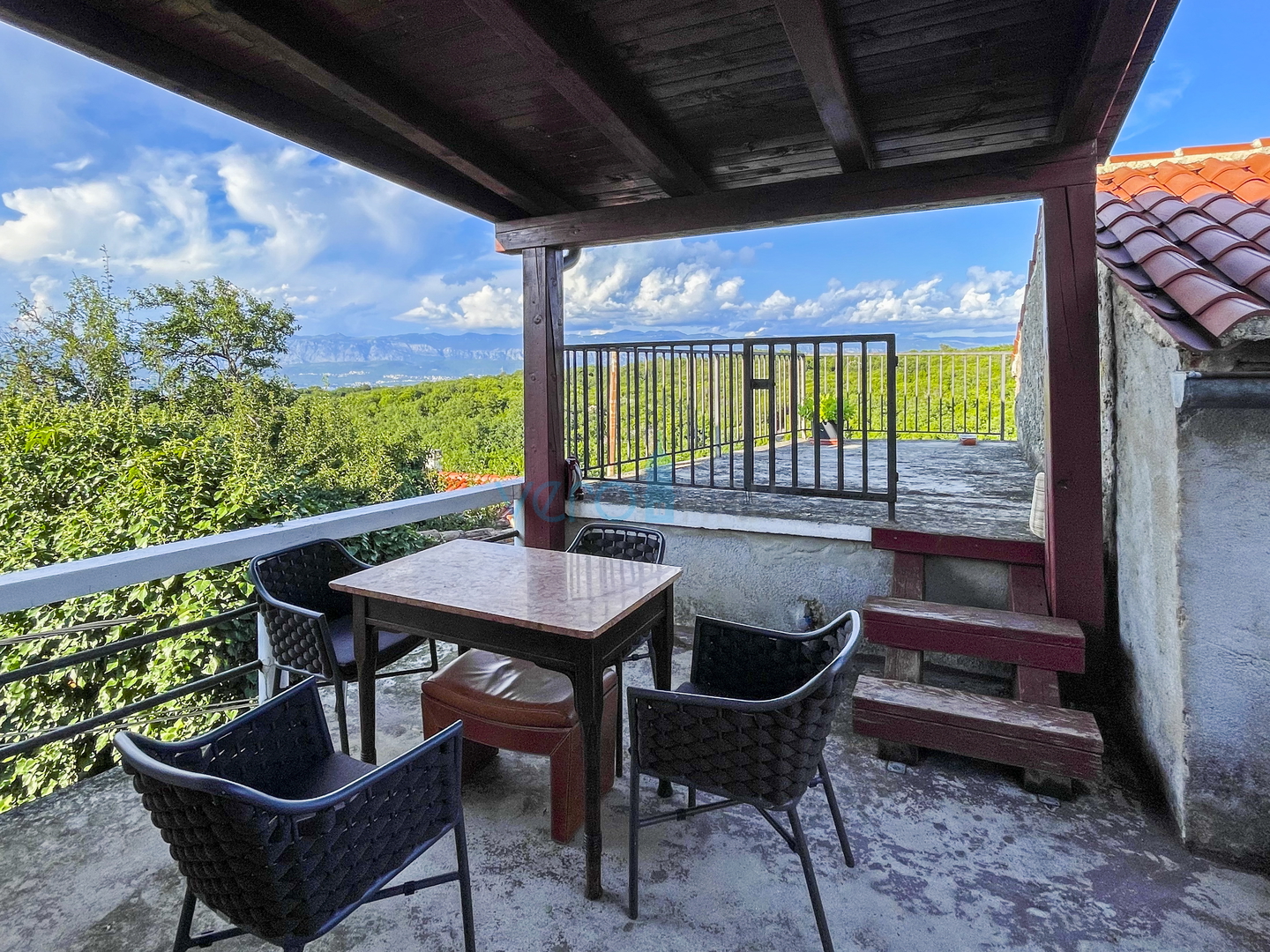 Dobrinj, otok Krk, obnovljena rustikalna kuća, 80m2, pogled, prodaja