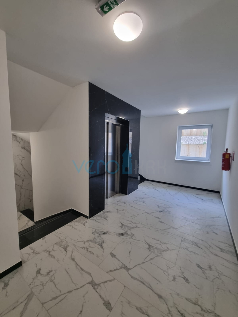 Kostrena, Rijeka area, comfortable three-room apartment, near the sea, ground floor, for sale