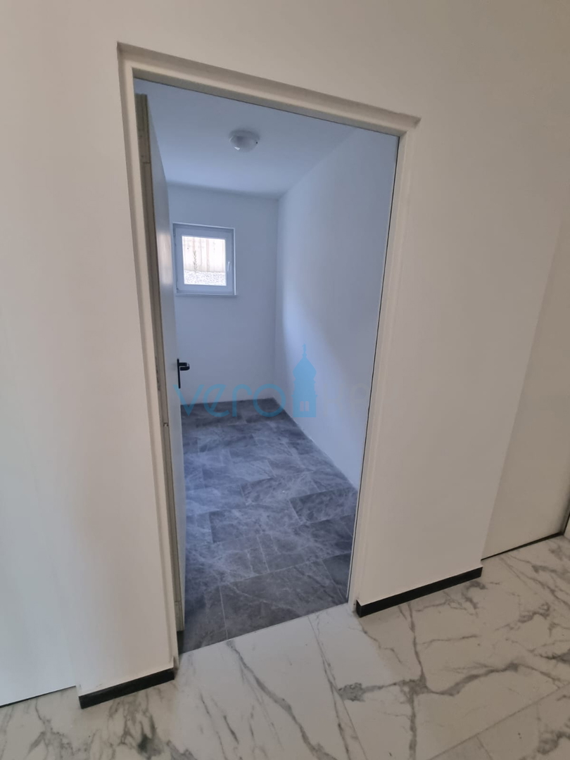 Kostrena, Rijeka area, comfortable three-room apartment, near the sea, ground floor, for sale