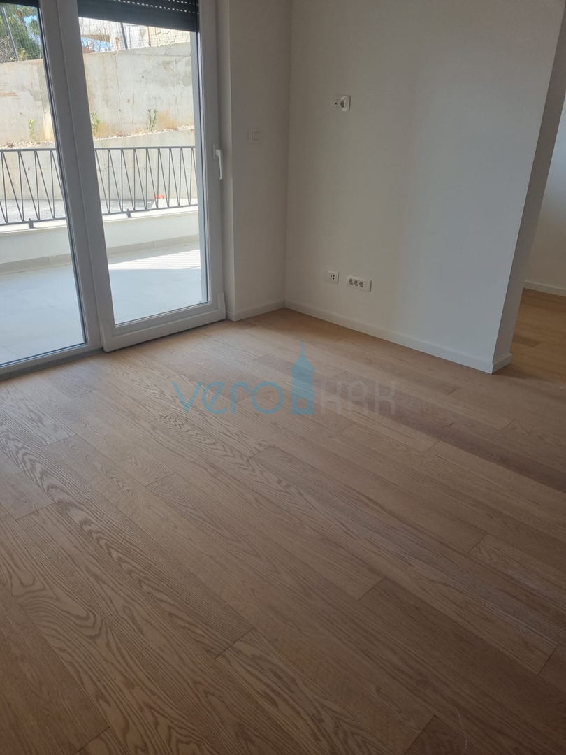 Kostrena, Rijeka area, comfortable three-room apartment, near the sea, ground floor, for sale