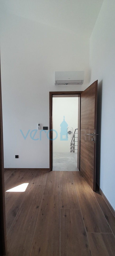 Vrbnik, okolica, dvojna kuća, novogradnja, pogled, bazen, prodaja