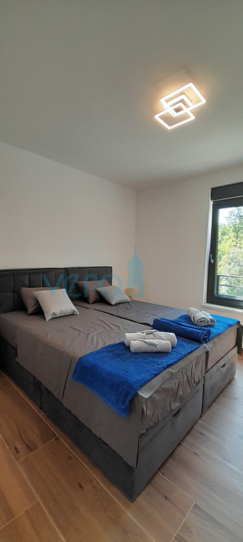 Vrbnik, okolica, dvojna kuća, novogradnja, pogled, bazen, prodaja