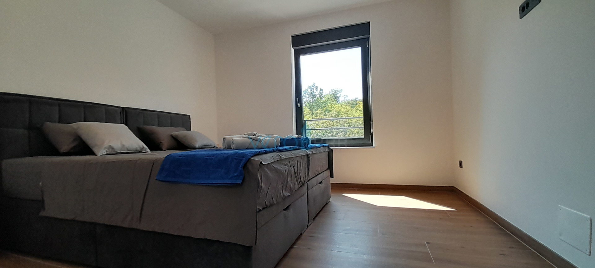 Vrbnik, okolica, dvojna kuća, novogradnja, pogled, bazen, prodaja